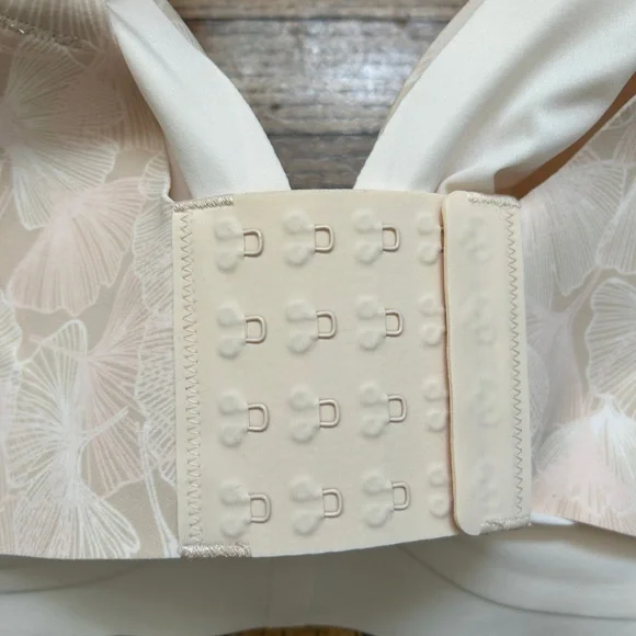 Two Evelyn and Bobbie XL Starlet Plunge Elegant Cream Floral Women's BNWT - Picture 5 of 6